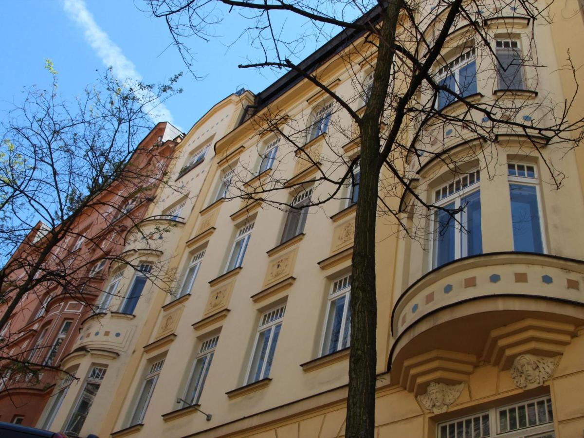 Manes By Interhome Praag