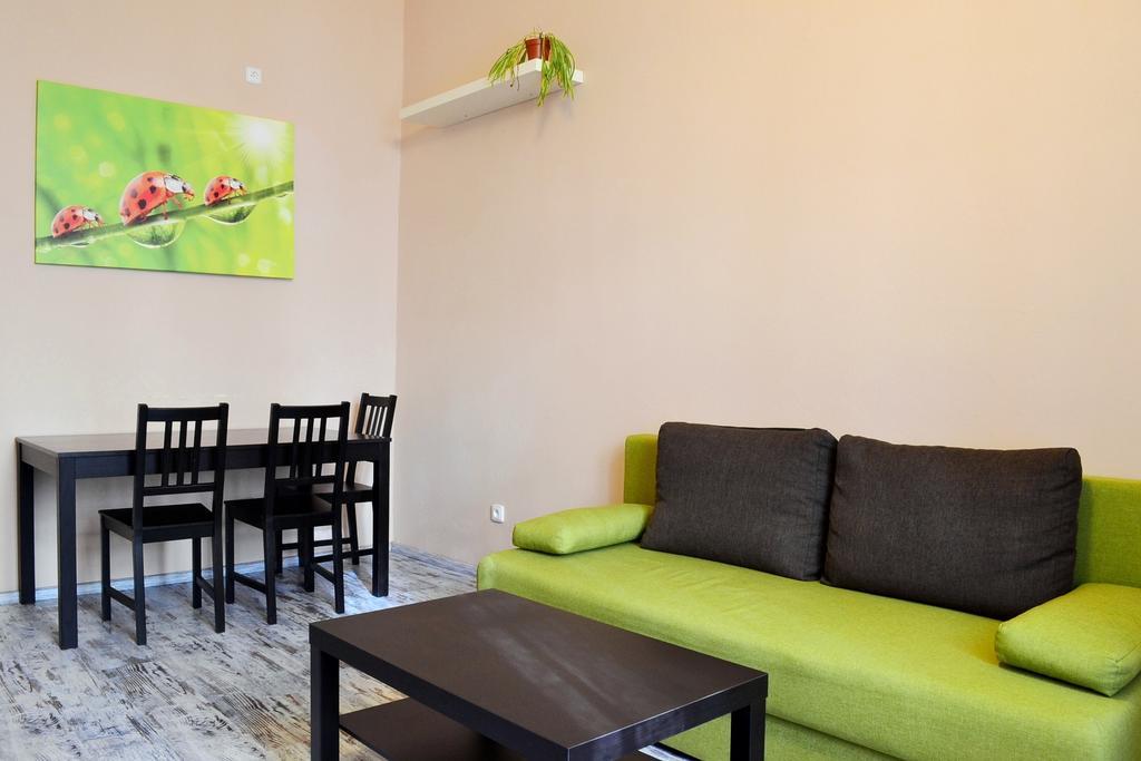 Manes By Interhome Praag